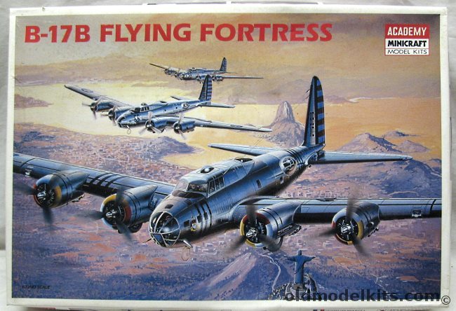 Academy 1/72 Boeing B-17B Flying Fortress, 2106 plastic model kit